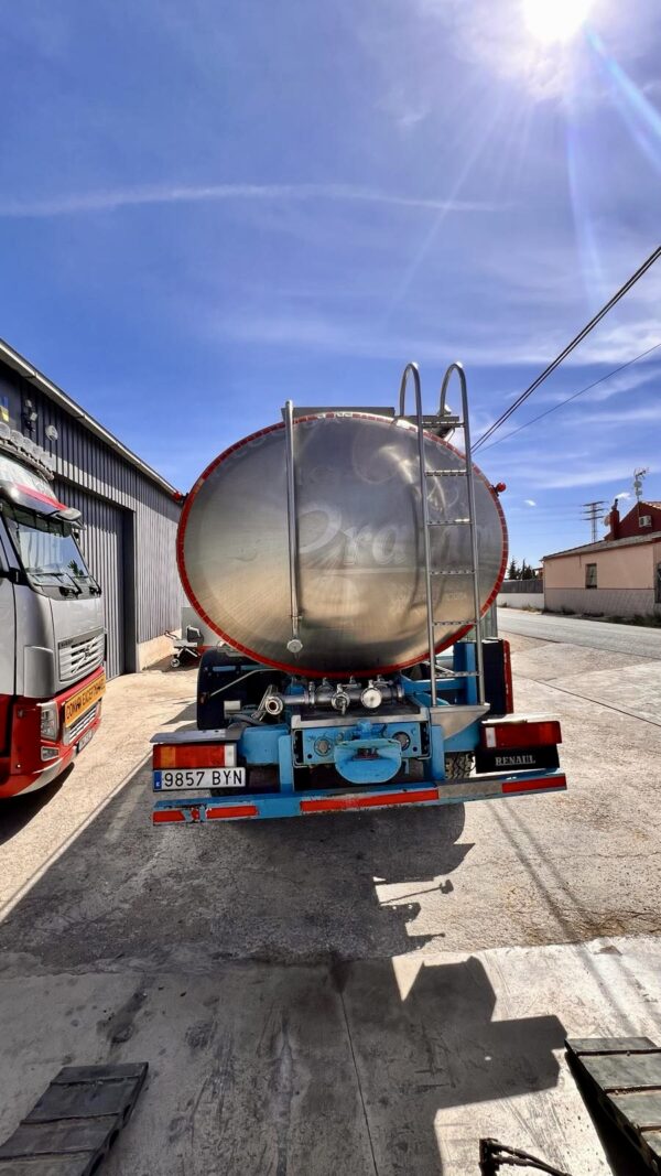 CAMIÓN CISTERNA ISOTERMO - Imagen 6